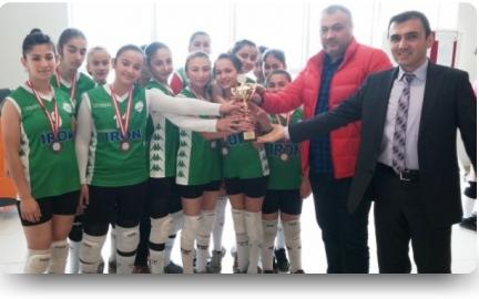 11.12.2014 tarihinde Çarşamba ilçe birinciliğini alan okulumuz kız voleybol takımı aynı turnuva kapsamında Samsun il üçüncülüğünü elde etti.